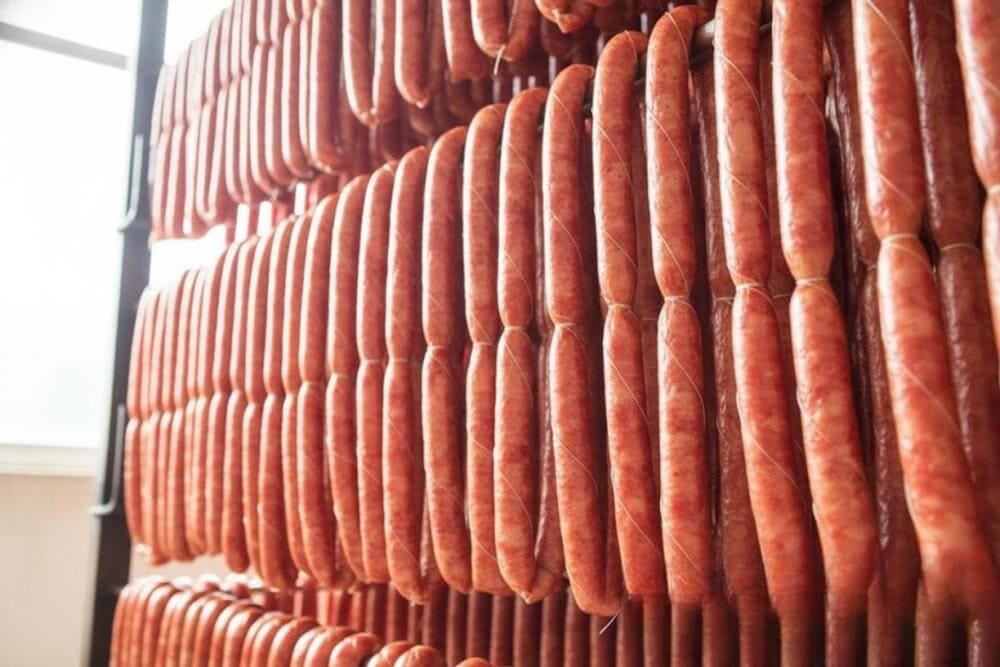 Lạp xưởng gác bếp.